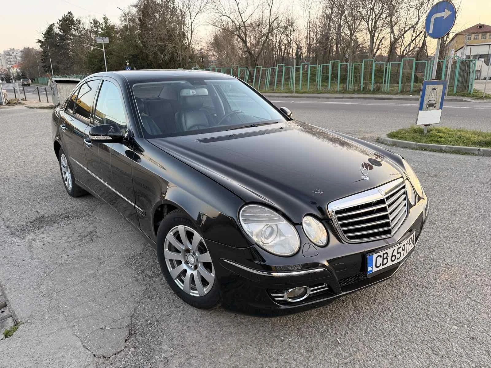 Mercedes-Benz E 320 4 MATIC, снимка 3 - Автомобили и джипове - 55318736
