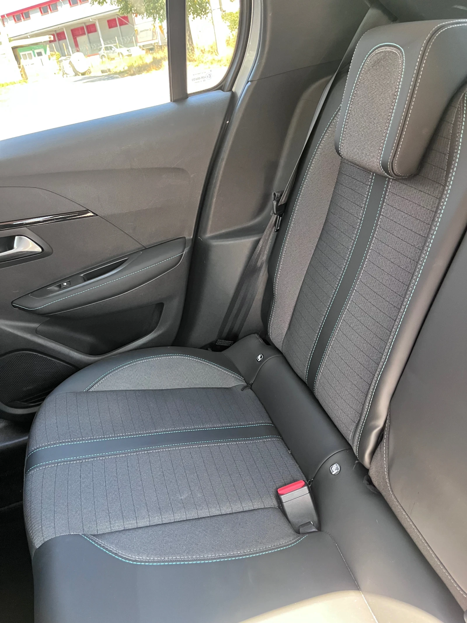 Peugeot 208 EV 50kwh Allure, снимка 11 - Автомобили и джипове - 55539012