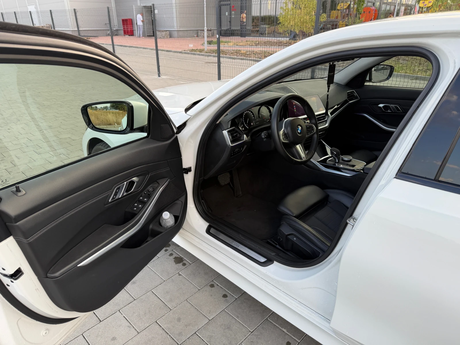 BMW 320 i , снимка 9 - Автомобили и джипове - 55948752