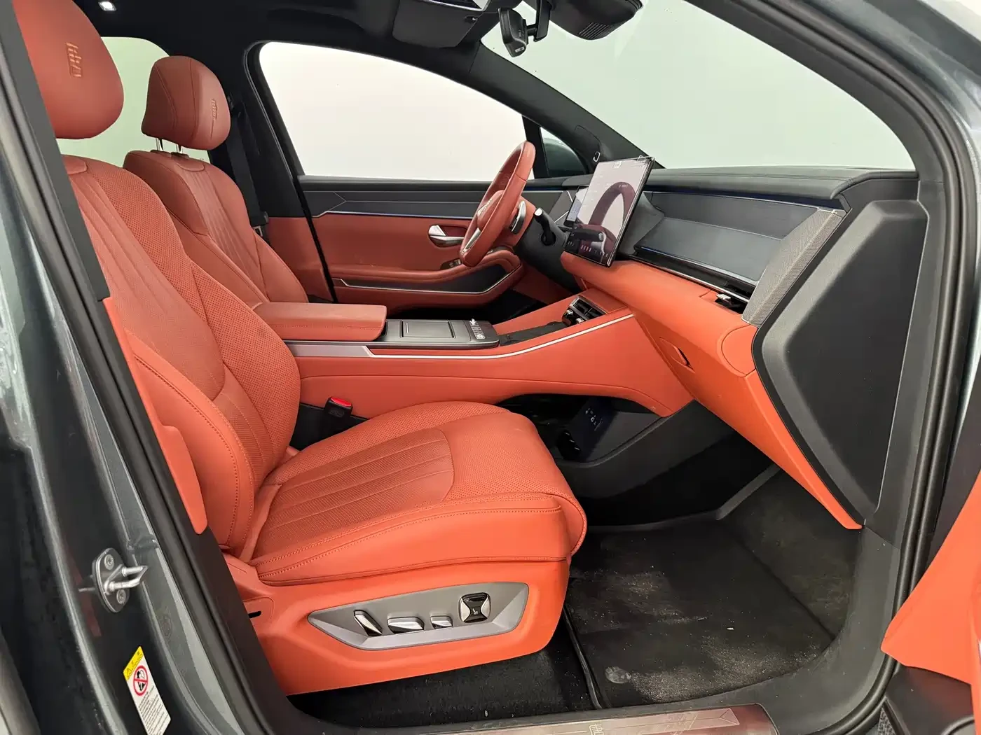 BYD Tang L 2025 DM 175KM Drone Player Edition, снимка 13 - Автомобили и джипове - 56640644