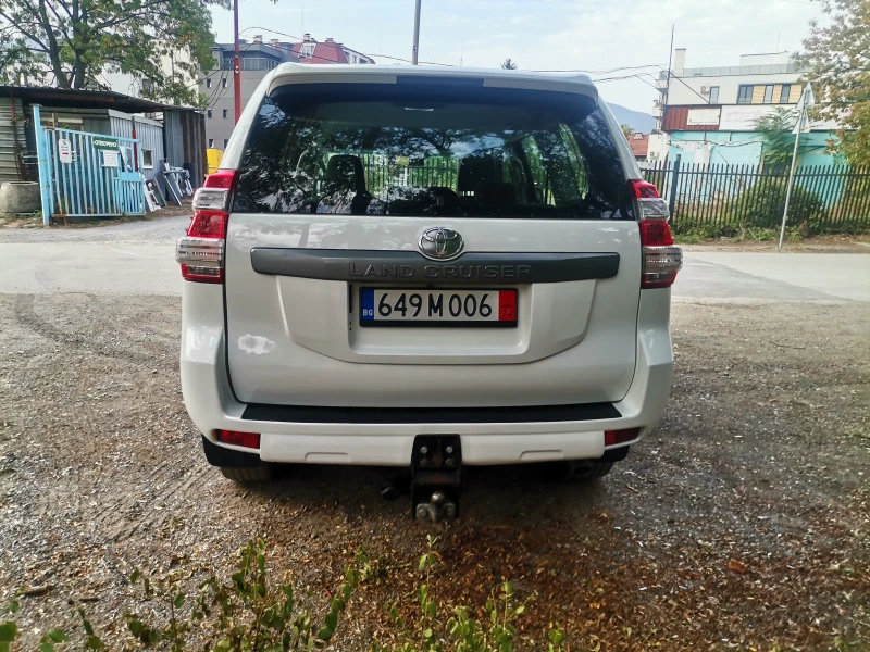 Toyota Land cruiser 2.8 D4D , снимка 10 - Автомобили и джипове - 47391124