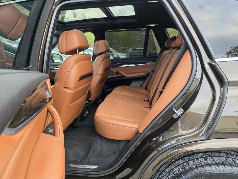 BMW X5 M50 D 381 К.С. / ЛЕД / ДИГИТАЛ / ВАКУМ / ПАНОРАМА, снимка 9 - Автомобили и джипове - 52487819