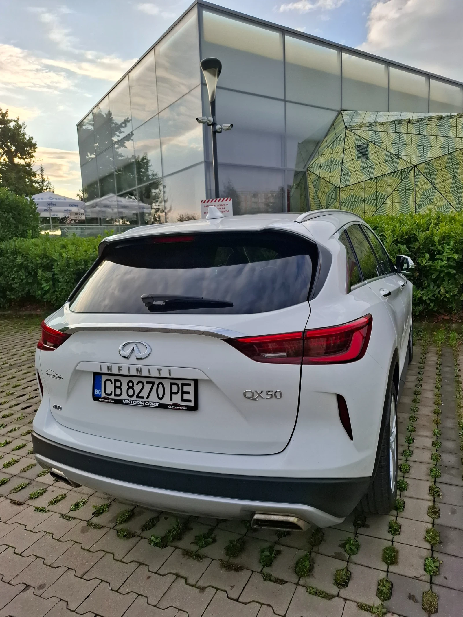 Infiniti QX50 Безупречно техническо и визуално състояние  - изображение 4