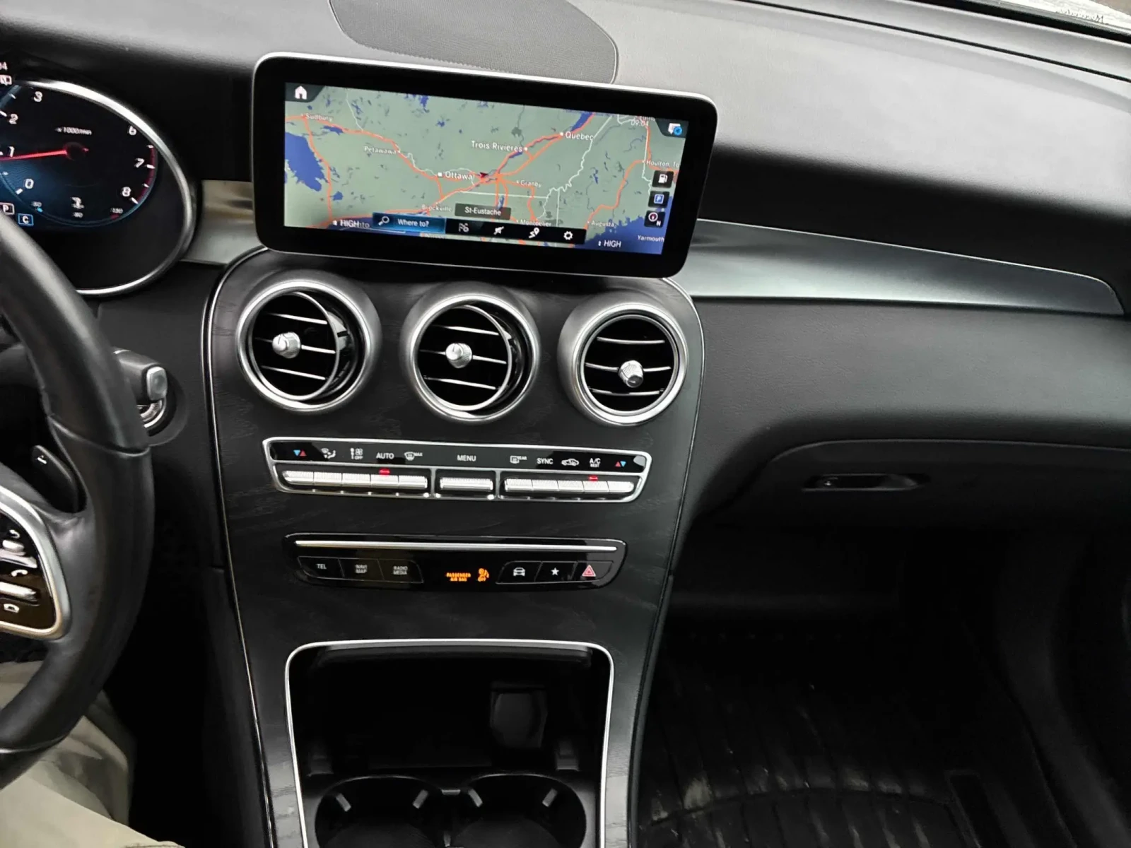 Mercedes-Benz GLC 300 * * CARFAX * * АВТО КРЕДИТ * * , снимка 12 - Автомобили и джипове - 54222264