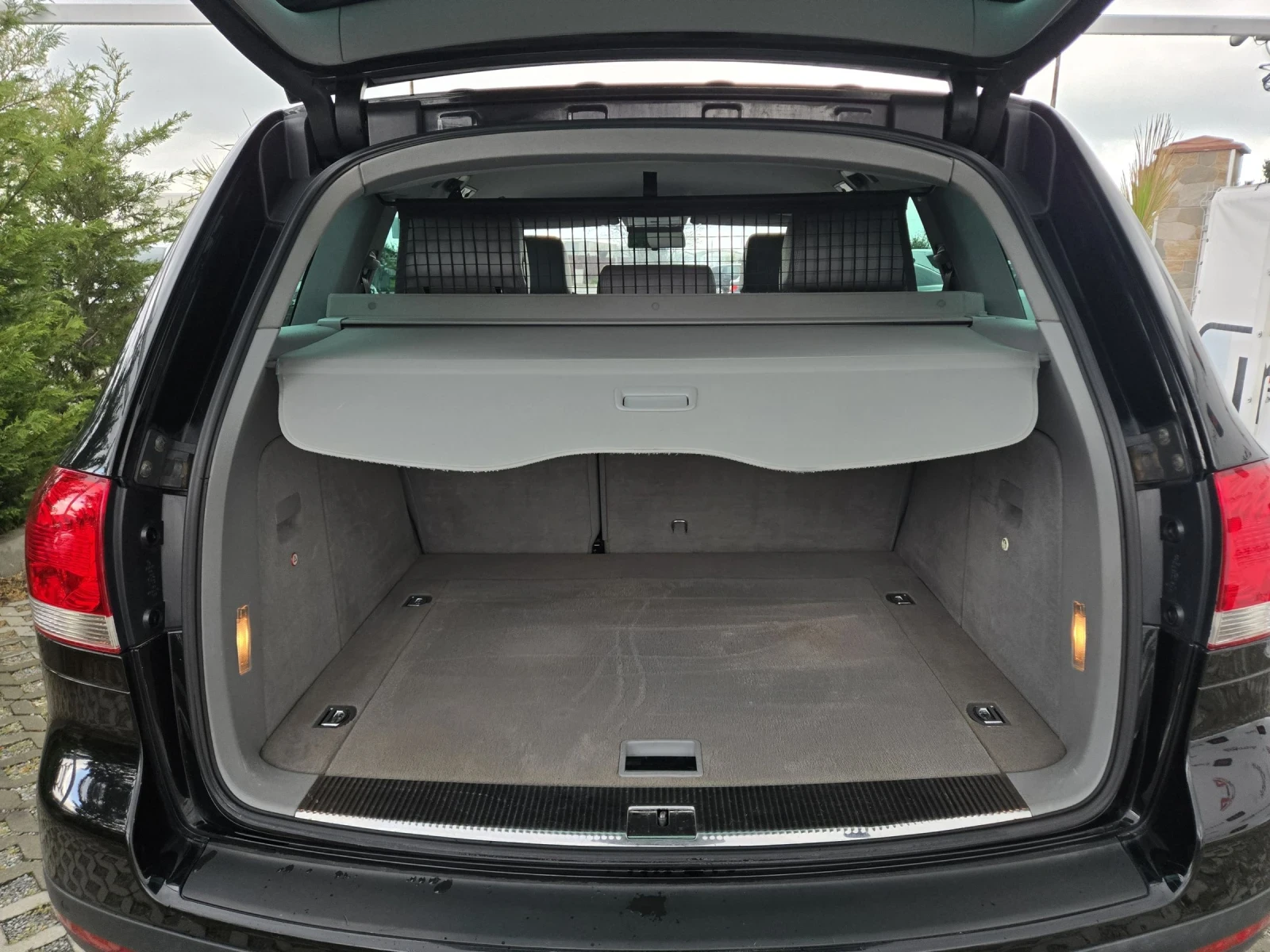 VW Touareg 3.0TDI-224кс= АВТОМАТ= 4х4= НАВИ= ПОДГРЕВ= АВТОПИЛ, снимка 10 - Автомобили и джипове - 54283543