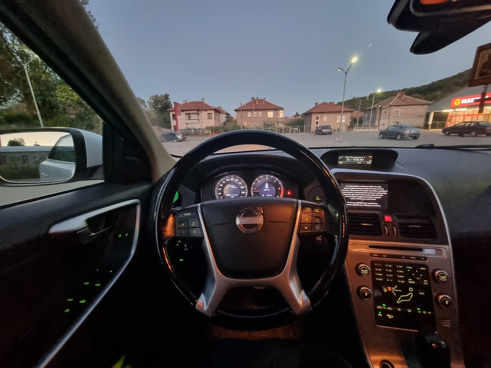 Volvo XC60 2, 4D 4x4 Avtomat, снимка 13 - Автомобили и джипове - 55825871