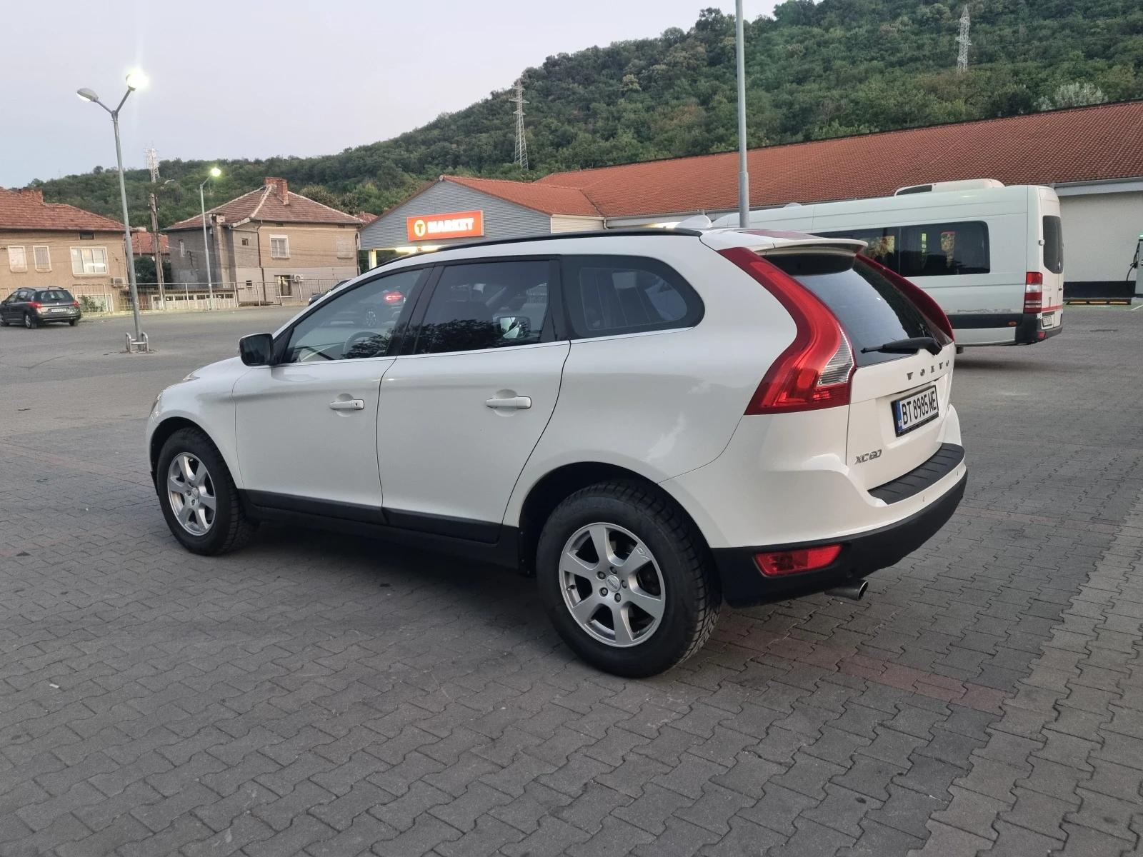 Volvo XC60 2, 4D 4x4 Avtomat, снимка 4 - Автомобили и джипове - 55825871