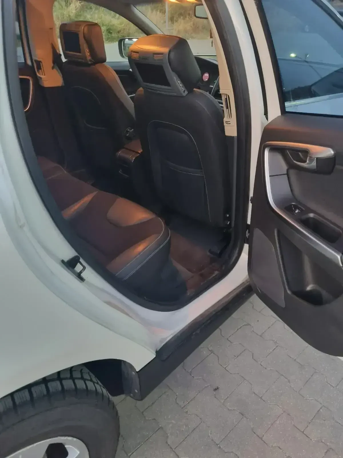 Volvo XC60 2, 4D 4x4 Avtomat, снимка 9 - Автомобили и джипове - 55825871