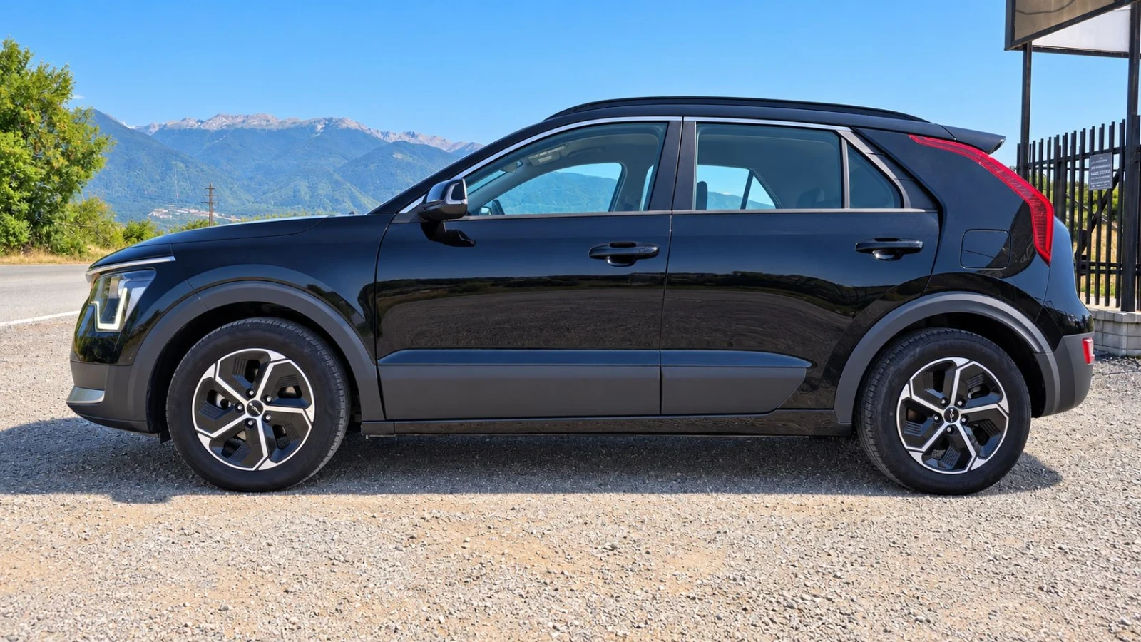 Kia Niro 1.6 GDI-Hybrid-HEV-141hp, снимка 3 - Автомобили и джипове - 56252335