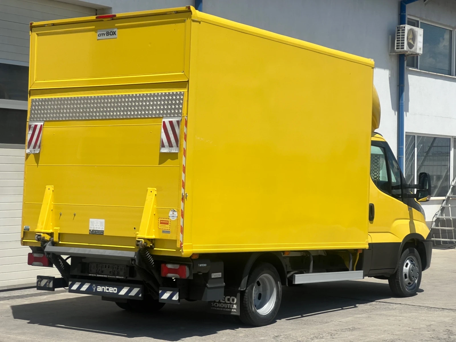 Iveco Daily 35c16 Hi-Matic / Падащ борд / Б-категория , снимка 8 - Бусове и автобуси - 53562972