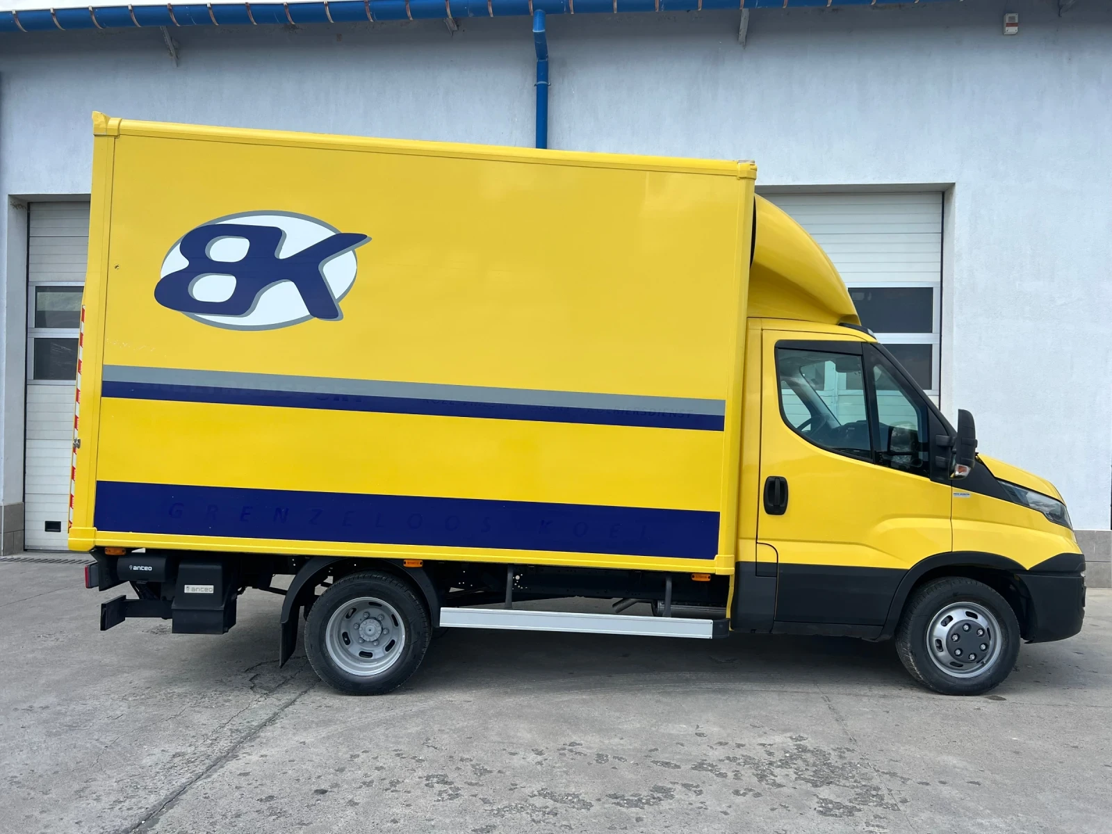 Iveco Daily 35c16 Hi-Matic / Падащ борд / Б-категория , снимка 8 - Бусове и автобуси - 53562972