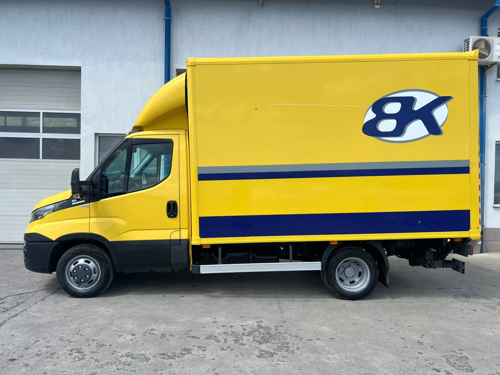 Iveco Daily 35c16 Hi-Matic / Падащ борд / Б-категория , снимка 4 - Бусове и автобуси - 53562972