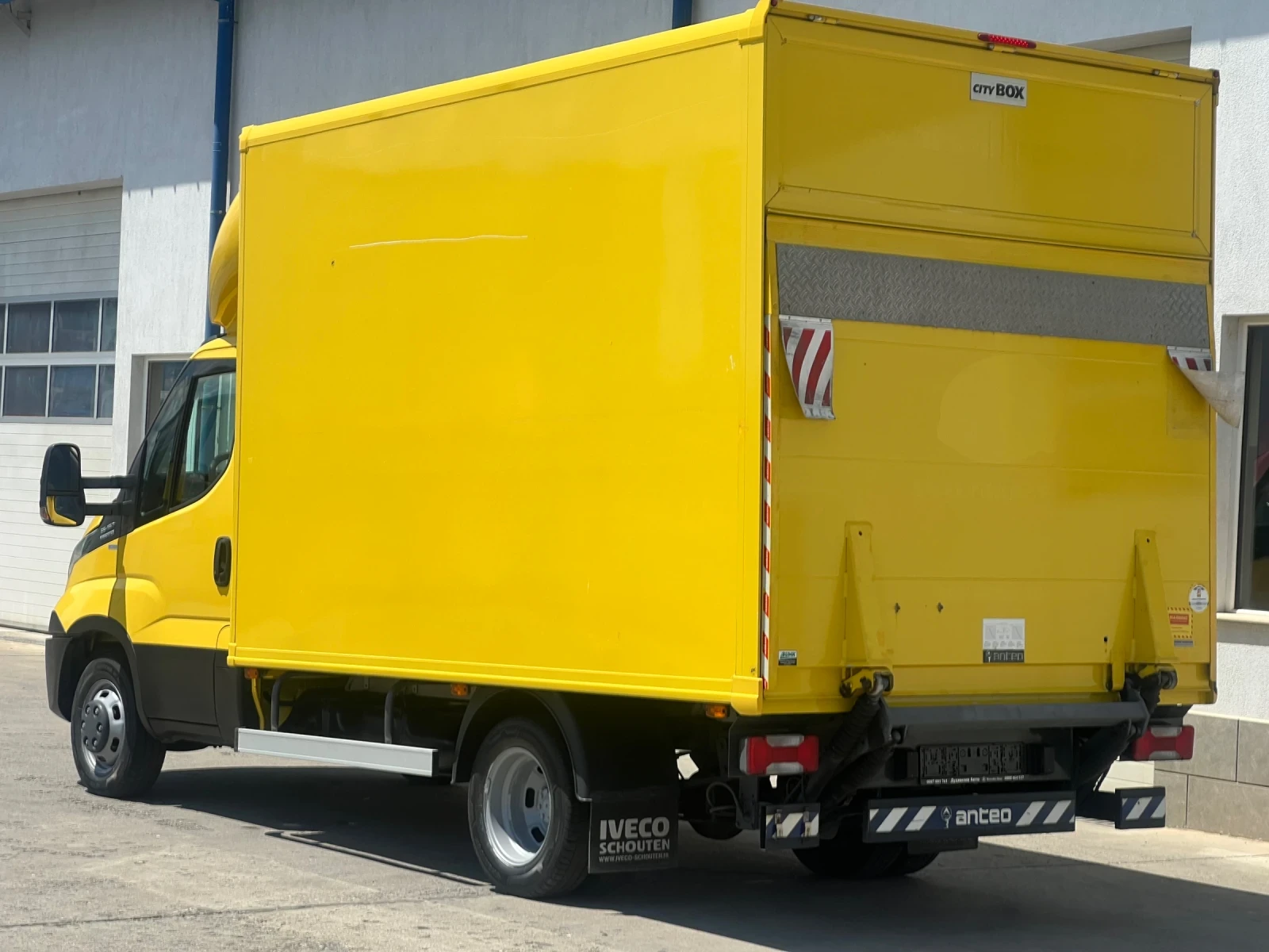 Iveco Daily 35c16 Hi-Matic / Падащ борд / Б-категория , снимка 4 - Бусове и автобуси - 53562972