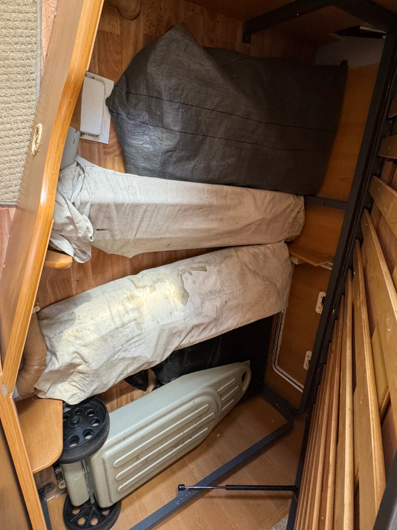 Каравана Compas Omega 484, снимка 16 - Каравани и кемпери - 53916776