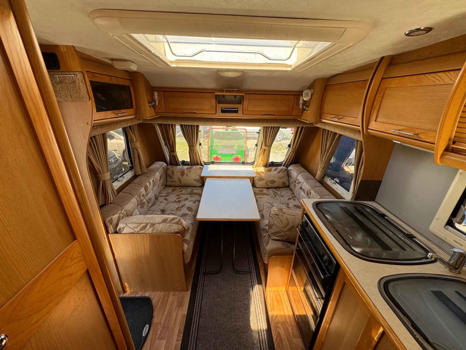 Каравана Compas Omega 484, снимка 8 - Каравани и кемпери - 53916776