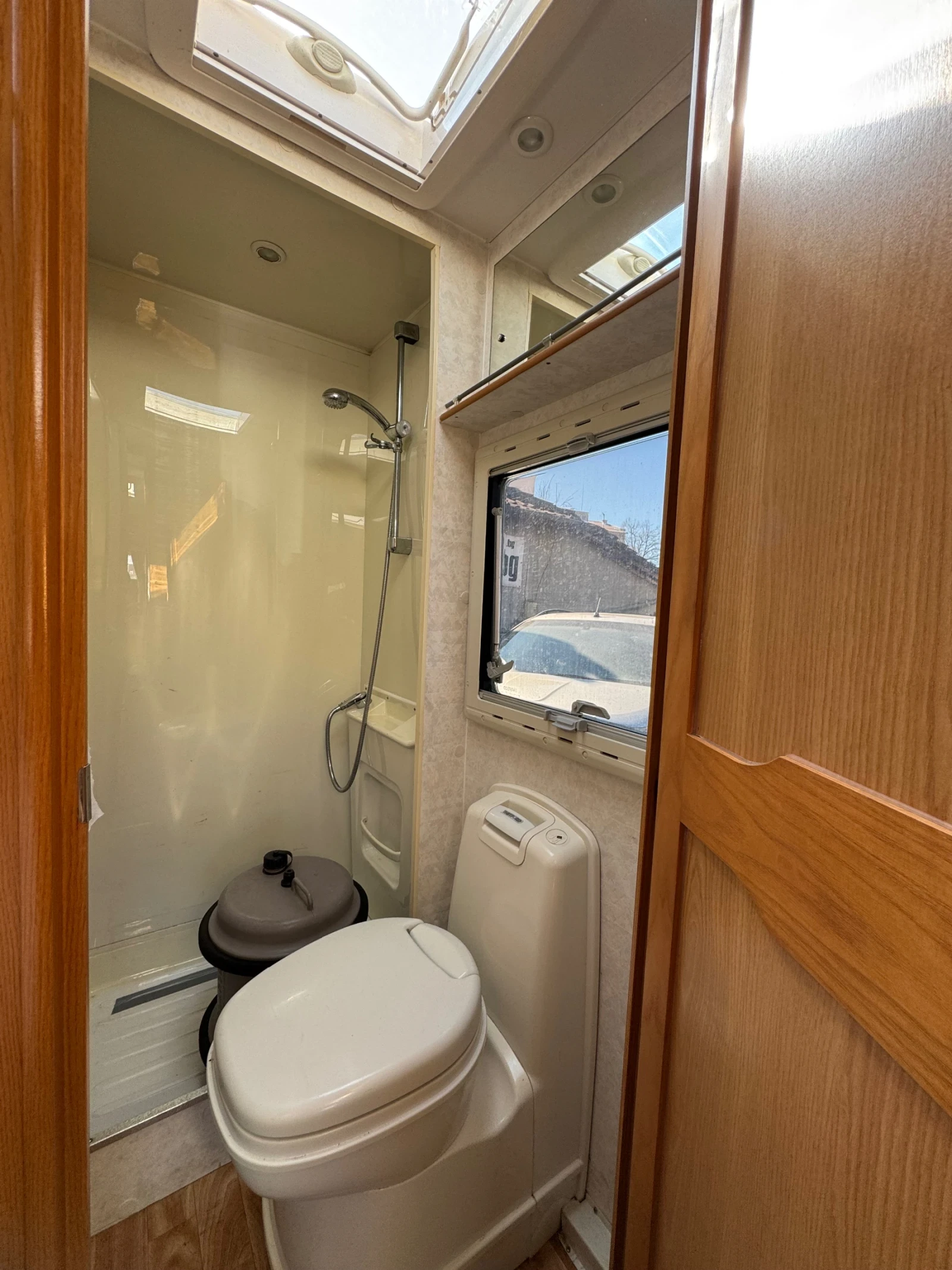 Каравана Compas Omega 484, снимка 15 - Каравани и кемпери - 53916776