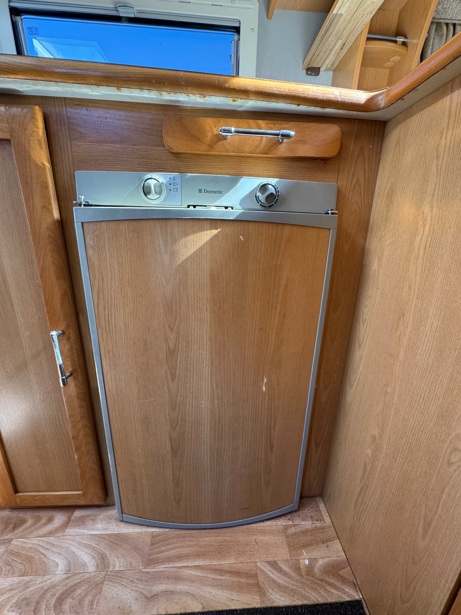 Каравана Compas Omega 484, снимка 10 - Каравани и кемпери - 53916776