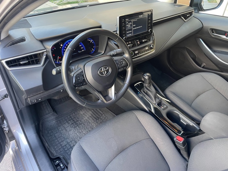 Toyota Corolla 1.6 CVT Executive Plus, снимка 8 - Автомобили и джипове - 46787924