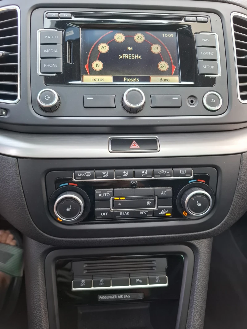 VW Sharan 2.0 TDI 6ск, снимка 16 - Автомобили и джипове - 50662568