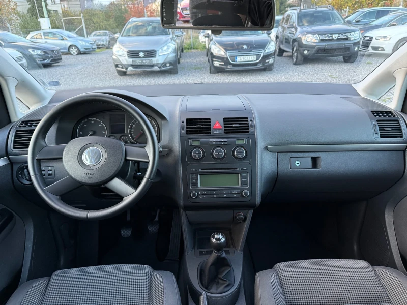 VW Touran 1.9TDI 105кс Обслужен/Нови Зимни гуми/Регистриран, снимка 8 - Автомобили и джипове - 51897171