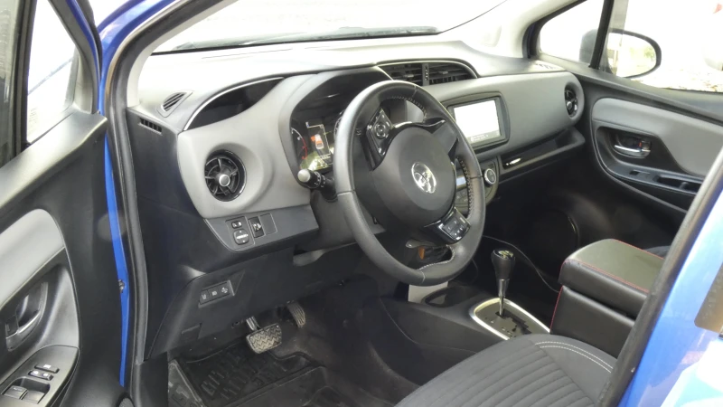 Toyota Yaris 1.5 Dual VVT-iE, снимка 10 - Автомобили и джипове - 52321394