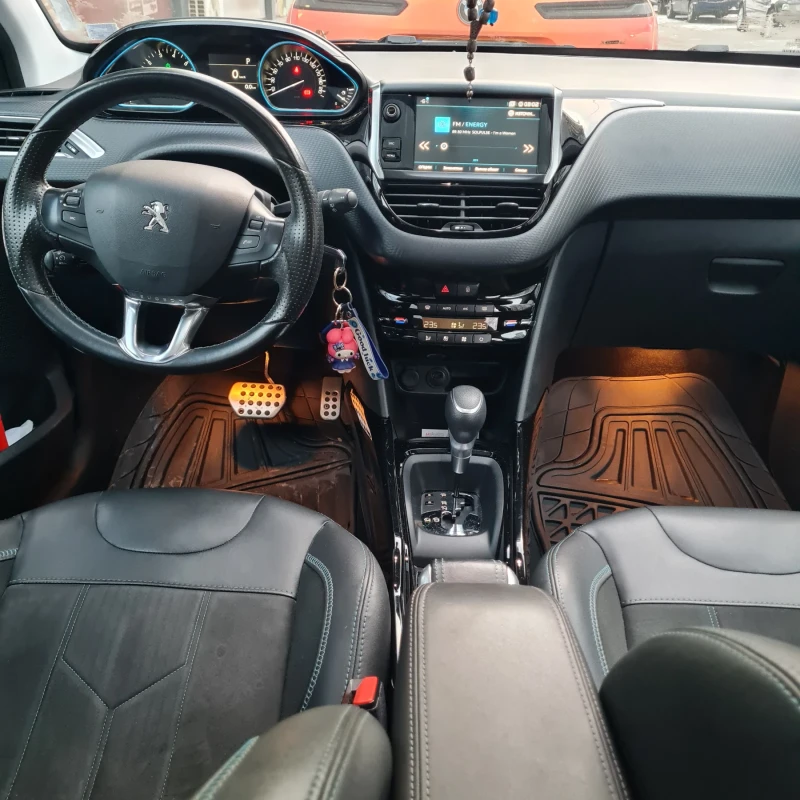 Peugeot 2008 1.2 Pure Tech, бензин, снимка 4 - Автомобили и джипове - 53083697