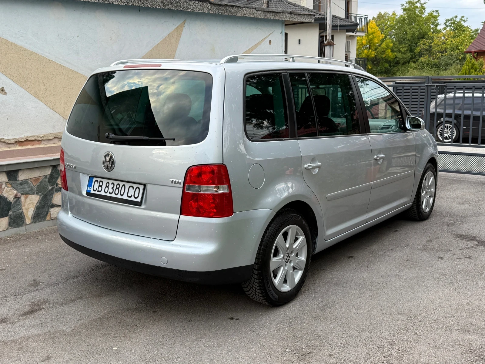 VW Touran 1.9TDI 105кс Обслужен/Нови Зимни гуми/Регистриран - изображение 7