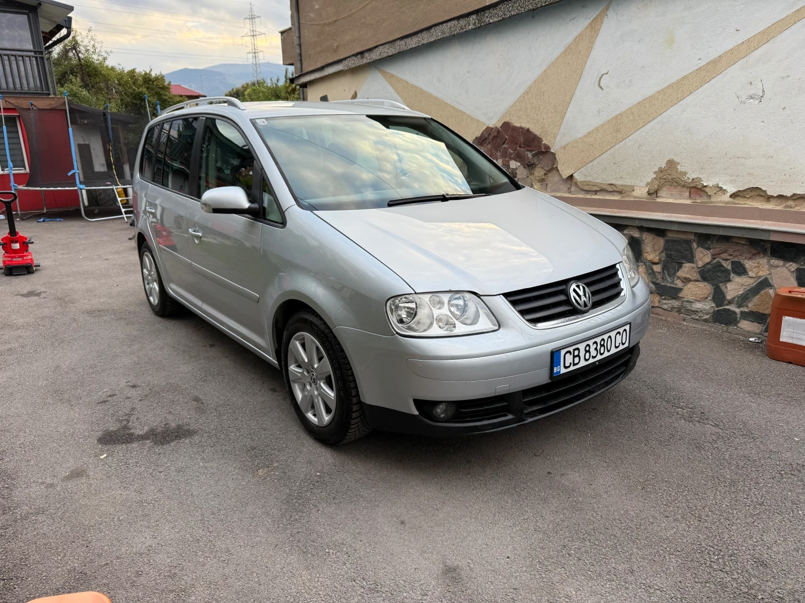 VW Touran 1.9TDI 105кс Обслужен/Нови Зимни гуми/Регистриран - изображение 3
