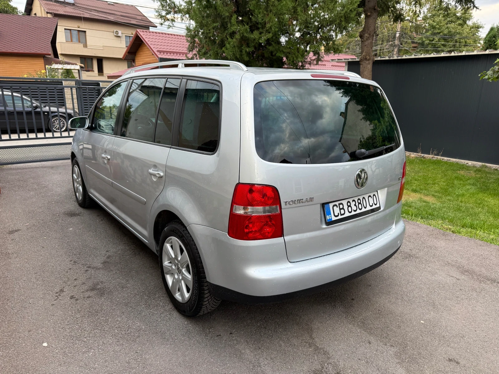 VW Touran 1.9TDI 105кс Обслужен/Нови Зимни гуми/Регистриран - изображение 5