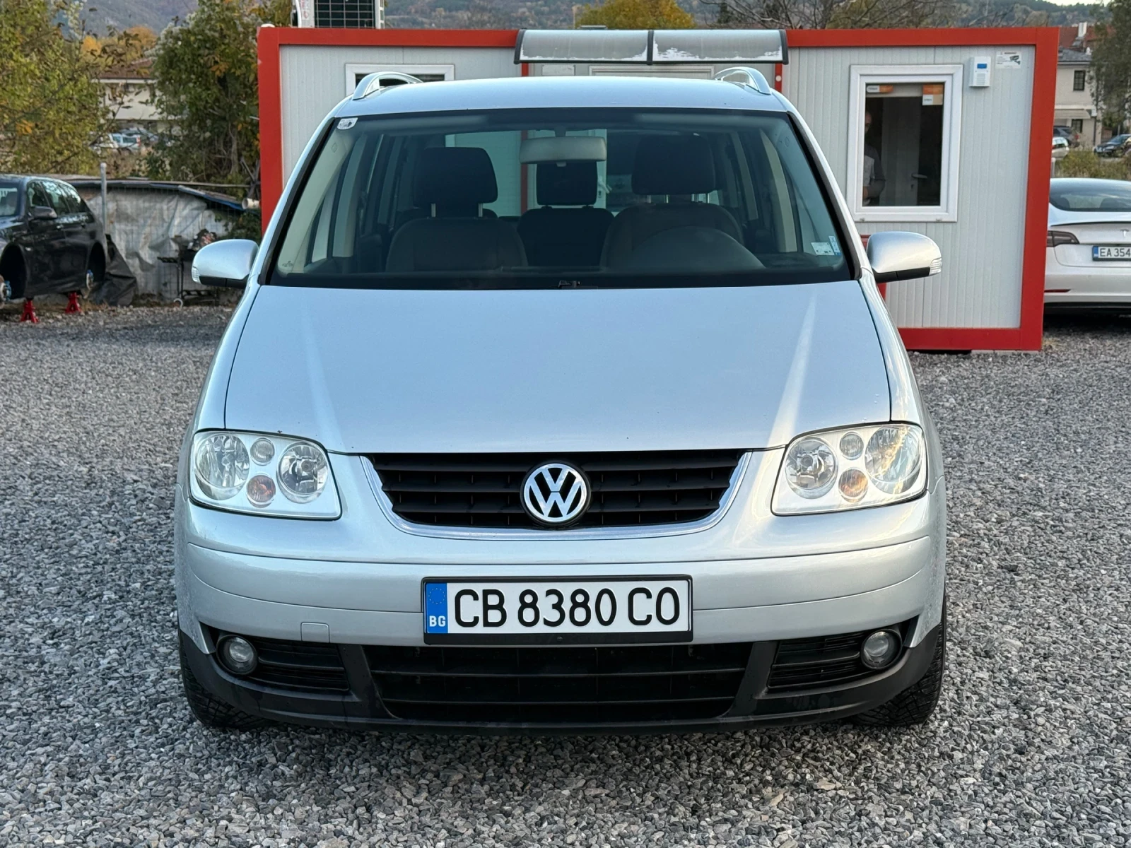 VW Touran 1.9TDI 105кс Обслужен/Нови Зимни гуми/Регистриран - изображение 2