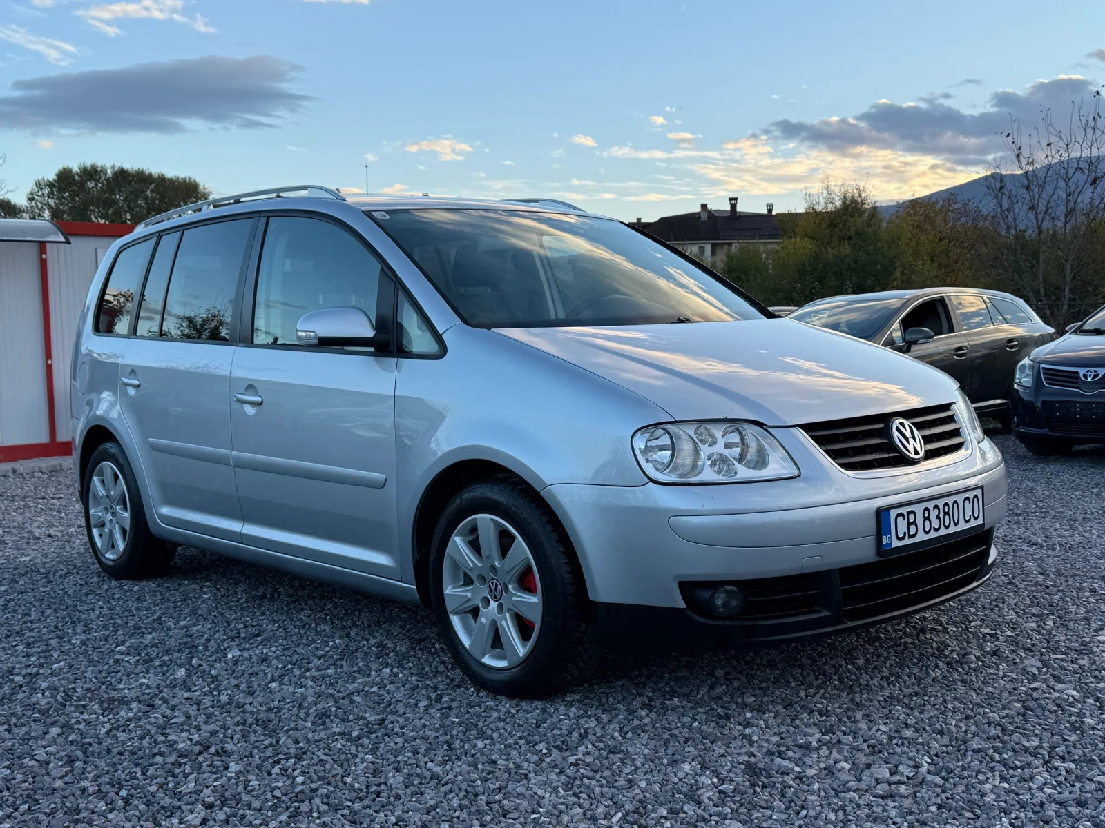 VW Touran 1.9TDI 105кс Обслужен/Нови Зимни гуми/Регистриран - изображение 3