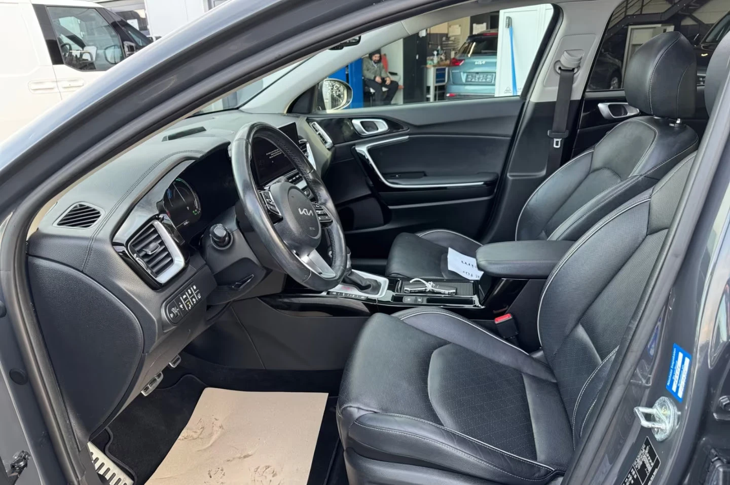 Kia XCeed 1.6PHEV/141HP/PALTINUM/PANO/MEMO/CAM/MEMO/802g - изображение 9