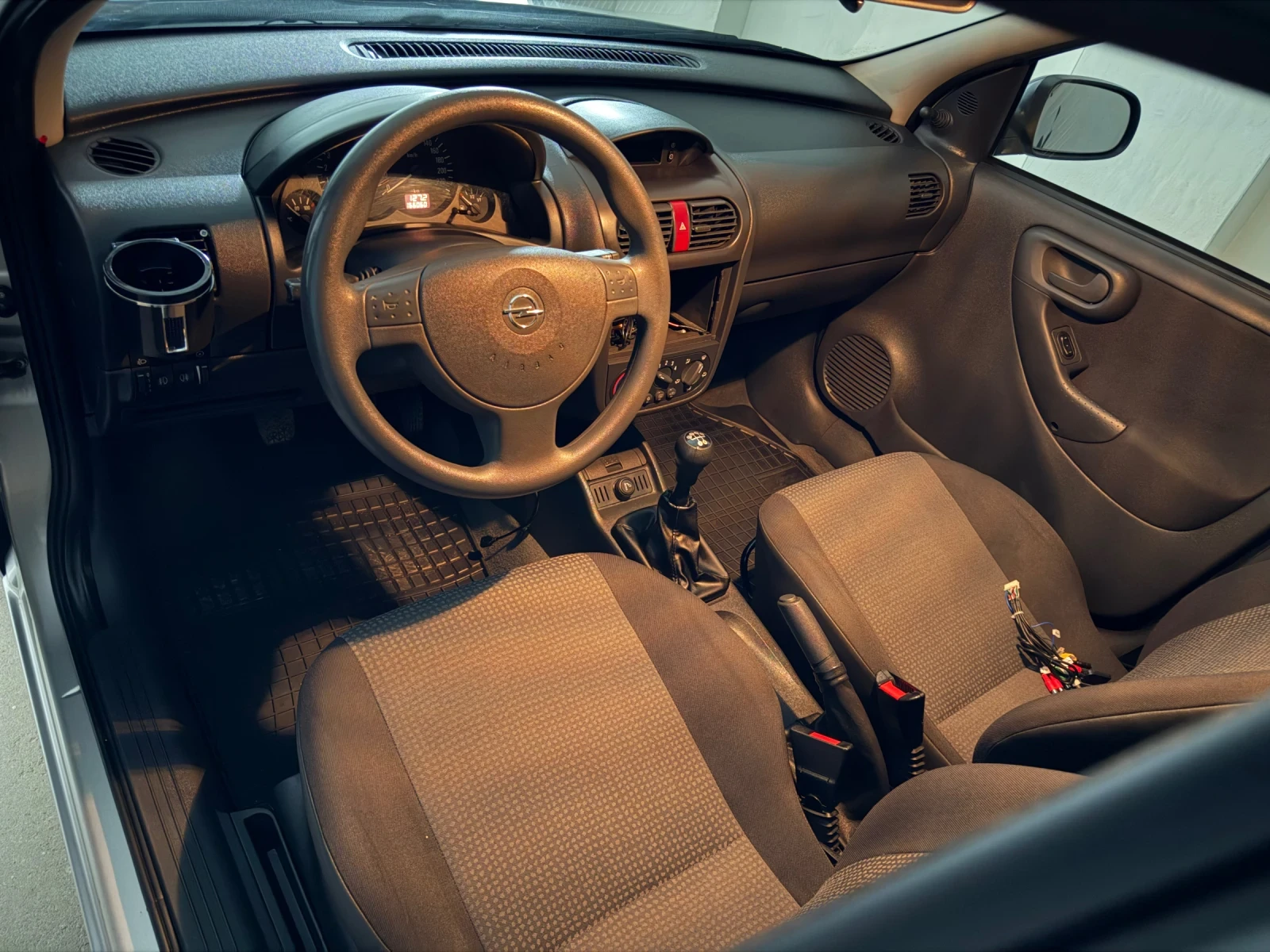 Opel Corsa 1.2 , снимка 8 - Автомобили и джипове - 54160153