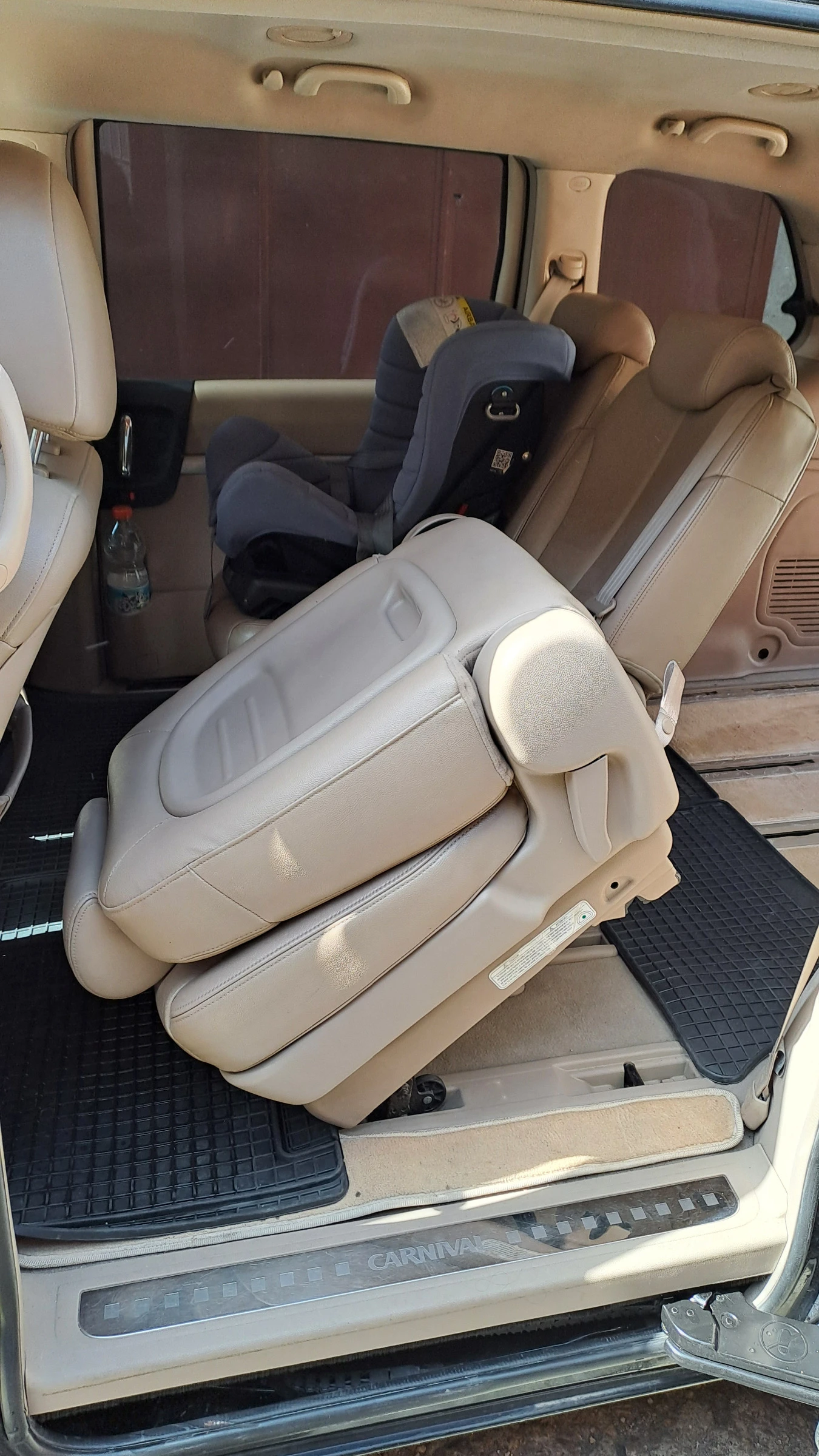 Kia Carnival, снимка 6 - Автомобили и джипове - 54283857