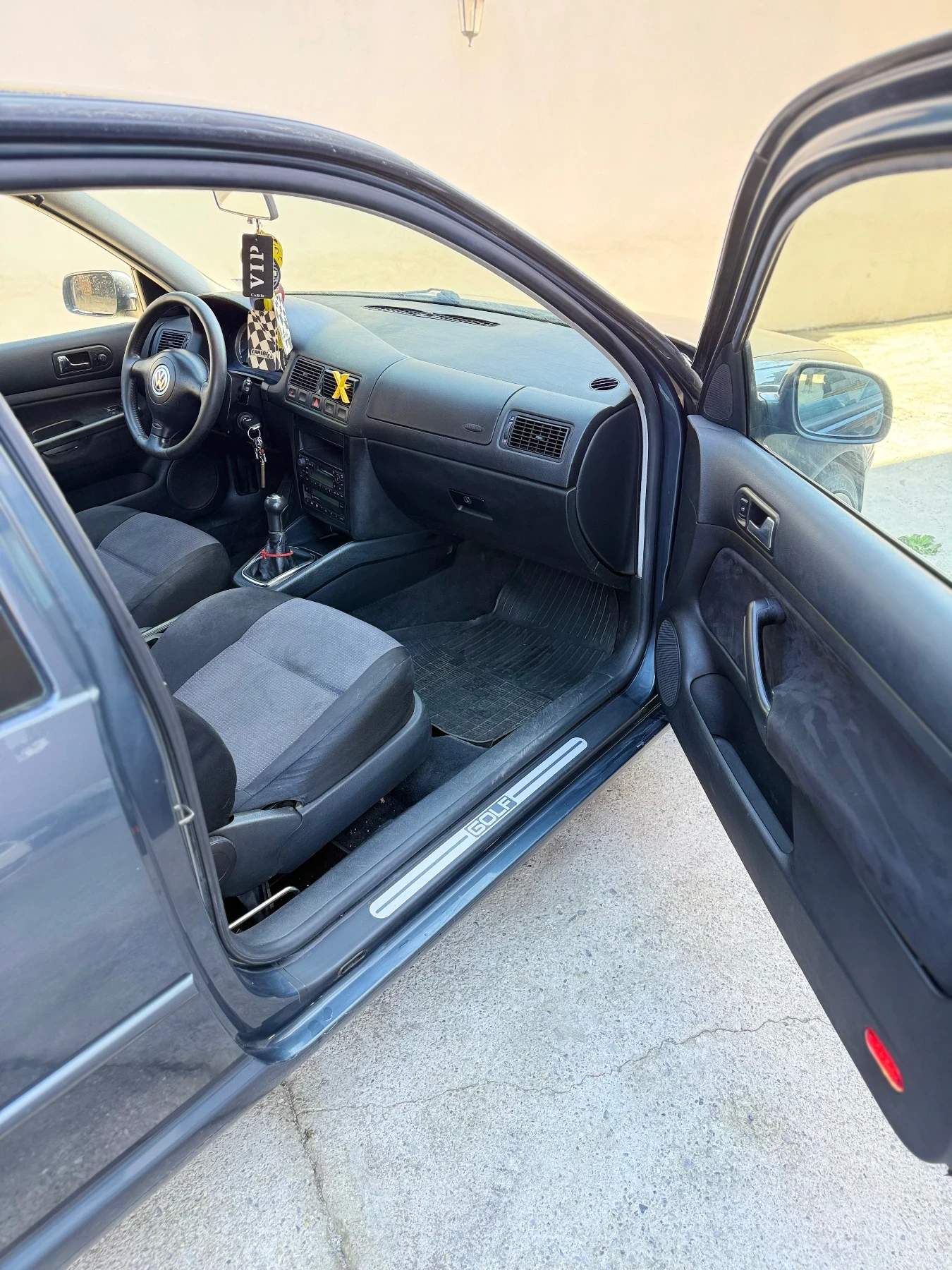 VW Golf 1.9TDI, снимка 13 - Автомобили и джипове - 54320614