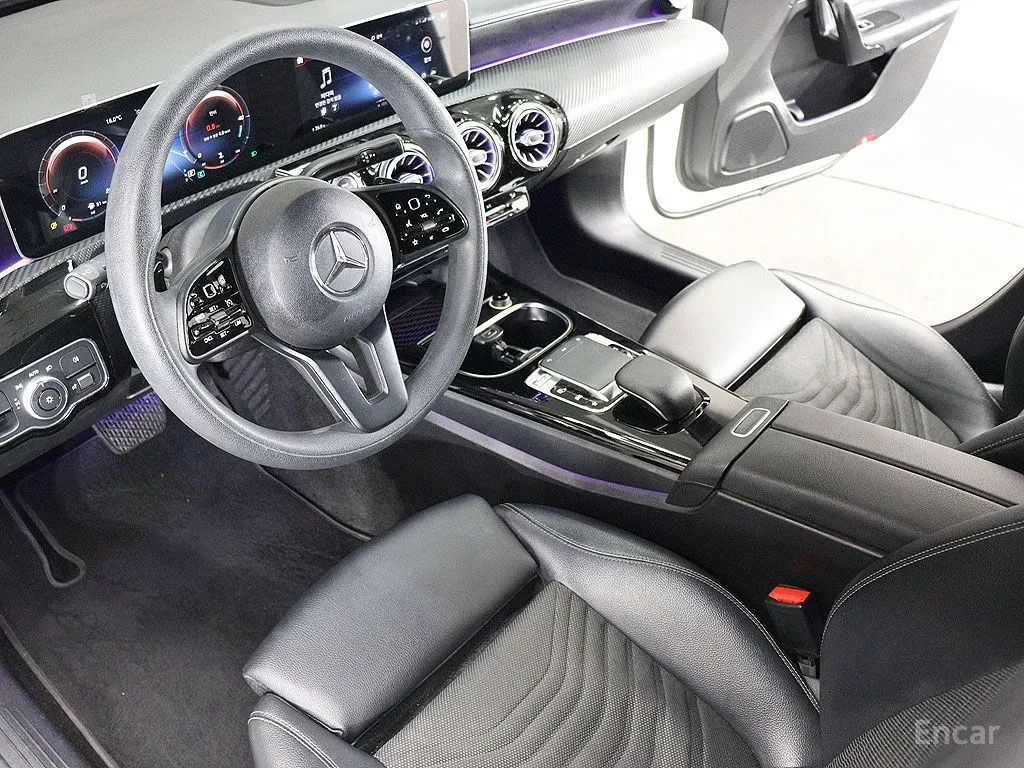 Mercedes-Benz A 220, снимка 11 - Автомобили и джипове - 54748929