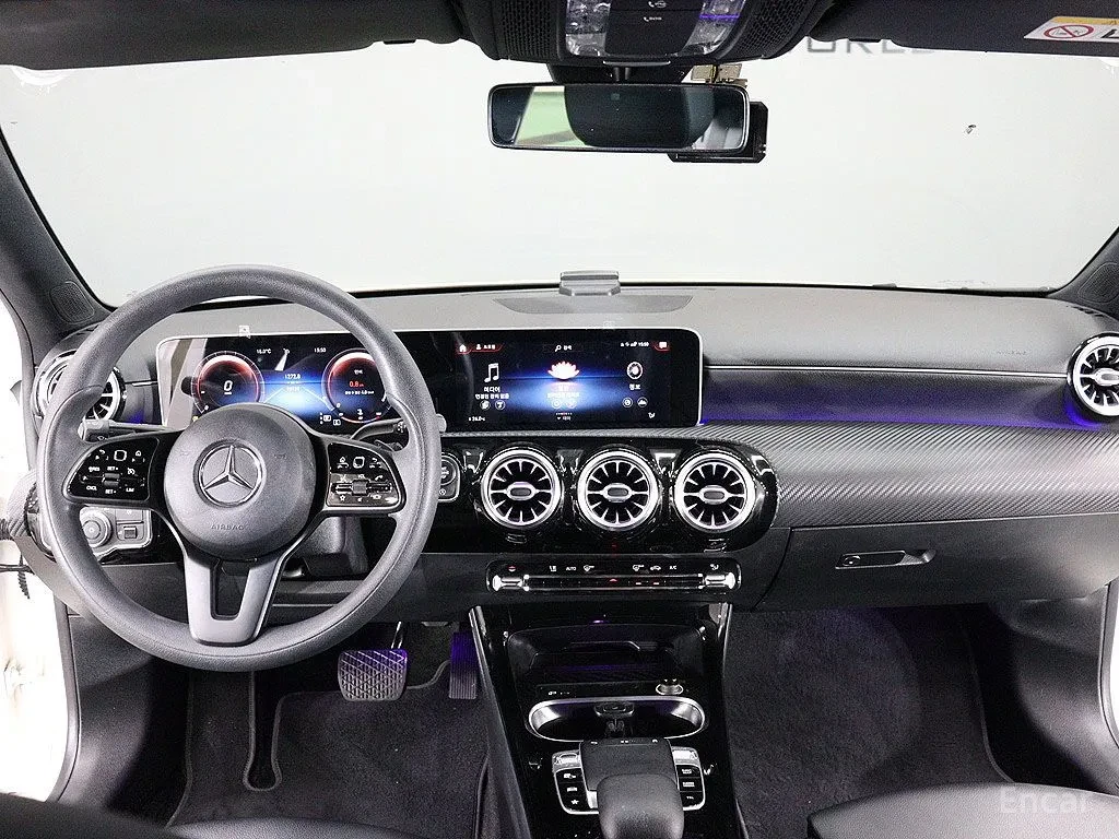 Mercedes-Benz A 220, снимка 8 - Автомобили и джипове - 54748929