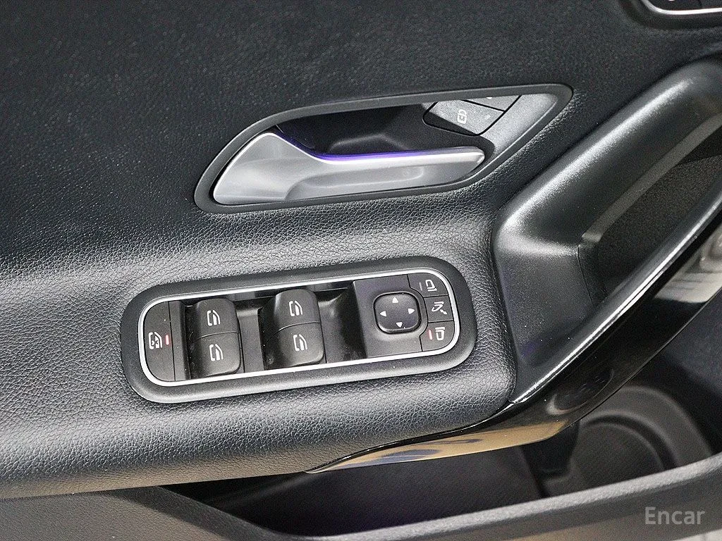 Mercedes-Benz A 220, снимка 12 - Автомобили и джипове - 54748929