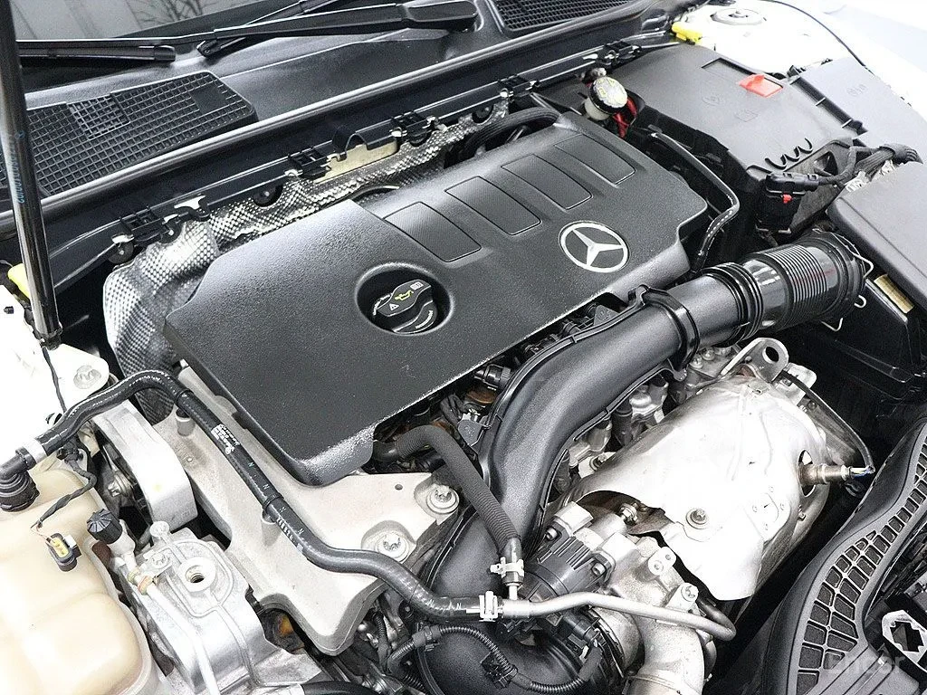 Mercedes-Benz A 220, снимка 5 - Автомобили и джипове - 54748929