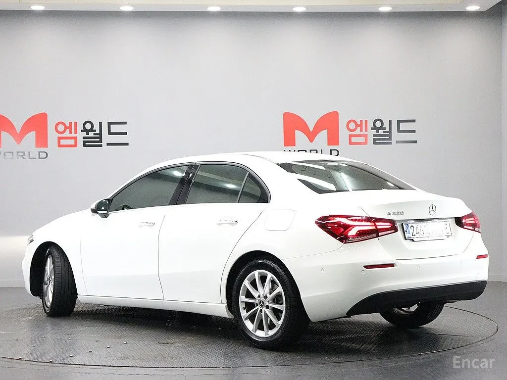 Mercedes-Benz A 220, снимка 4 - Автомобили и джипове - 54748929