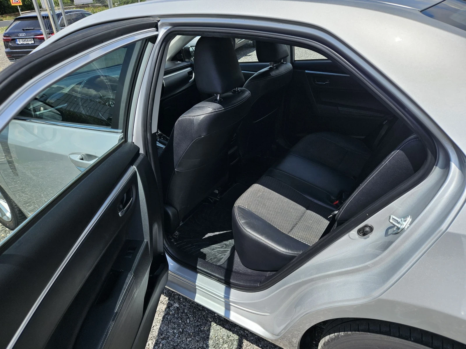 Toyota Corolla 1.6VVTI  Автоматик, снимка 9 - Автомобили и джипове - 55033701