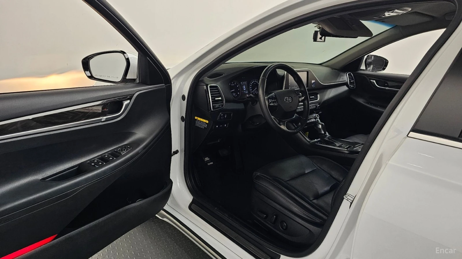 Hyundai Grandeur * ПАНО* KEYLESS* Camera* ПОДГРЕВ* LED* , снимка 10 - Автомобили и джипове - 55625784