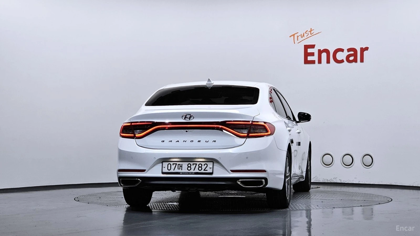 Hyundai Grandeur * ПАНО* KEYLESS* Camera* ПОДГРЕВ* LED* , снимка 4 - Автомобили и джипове - 55625784