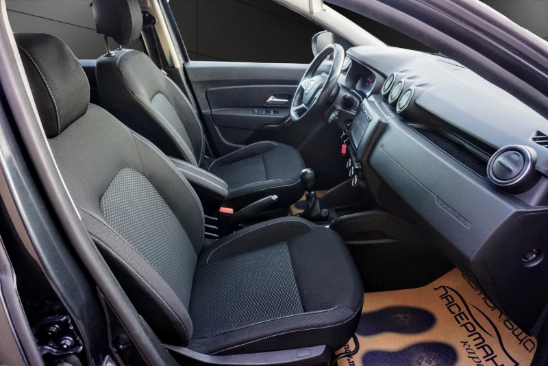 Dacia Duster 1.5dCi 4X4 COMFORT EDITION, снимка 13 - Автомобили и джипове - 52614434