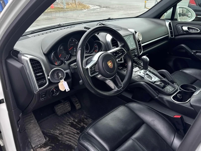 Porsche Cayenne 2017 AWD 4dr * CARFAX * БЕЗ ПЪРВОНАЧАЛНА ВНОСКА, снимка 7 - Автомобили и джипове - 53027079