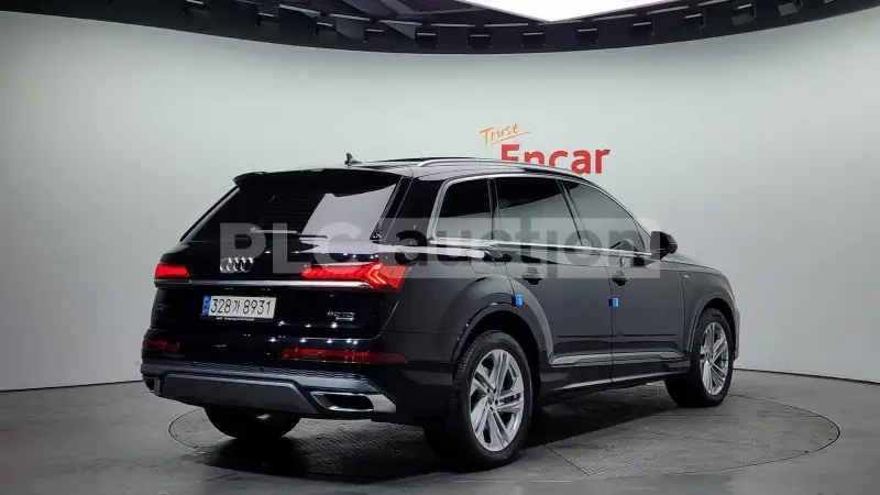 Audi Q7 MATRIX LED  /  DISTRONIC / ЦЕНА ДО БЪЛГАРИЯ, снимка 2 - Автомобили и джипове - 55407515