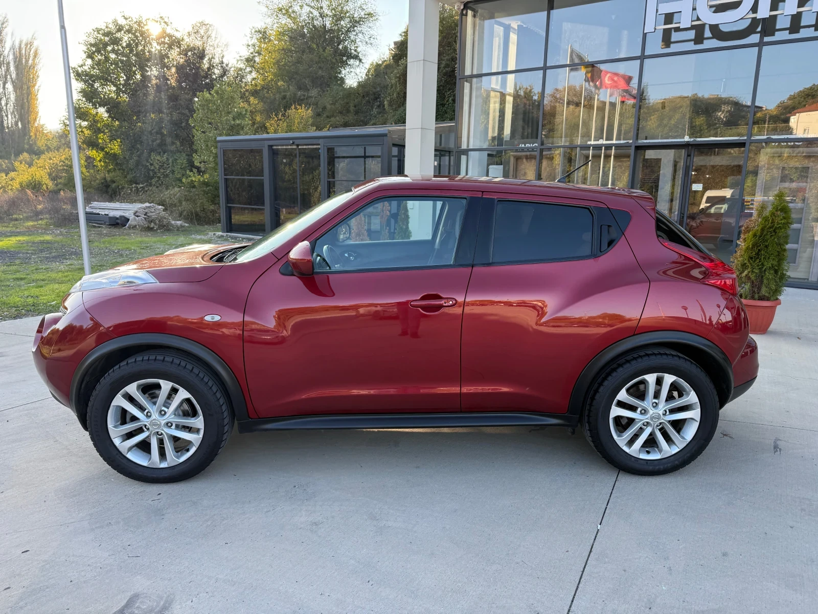 Nissan Juke 4x4/Keyless/Камера/Автоматик/1-ви Собственик - изображение 3