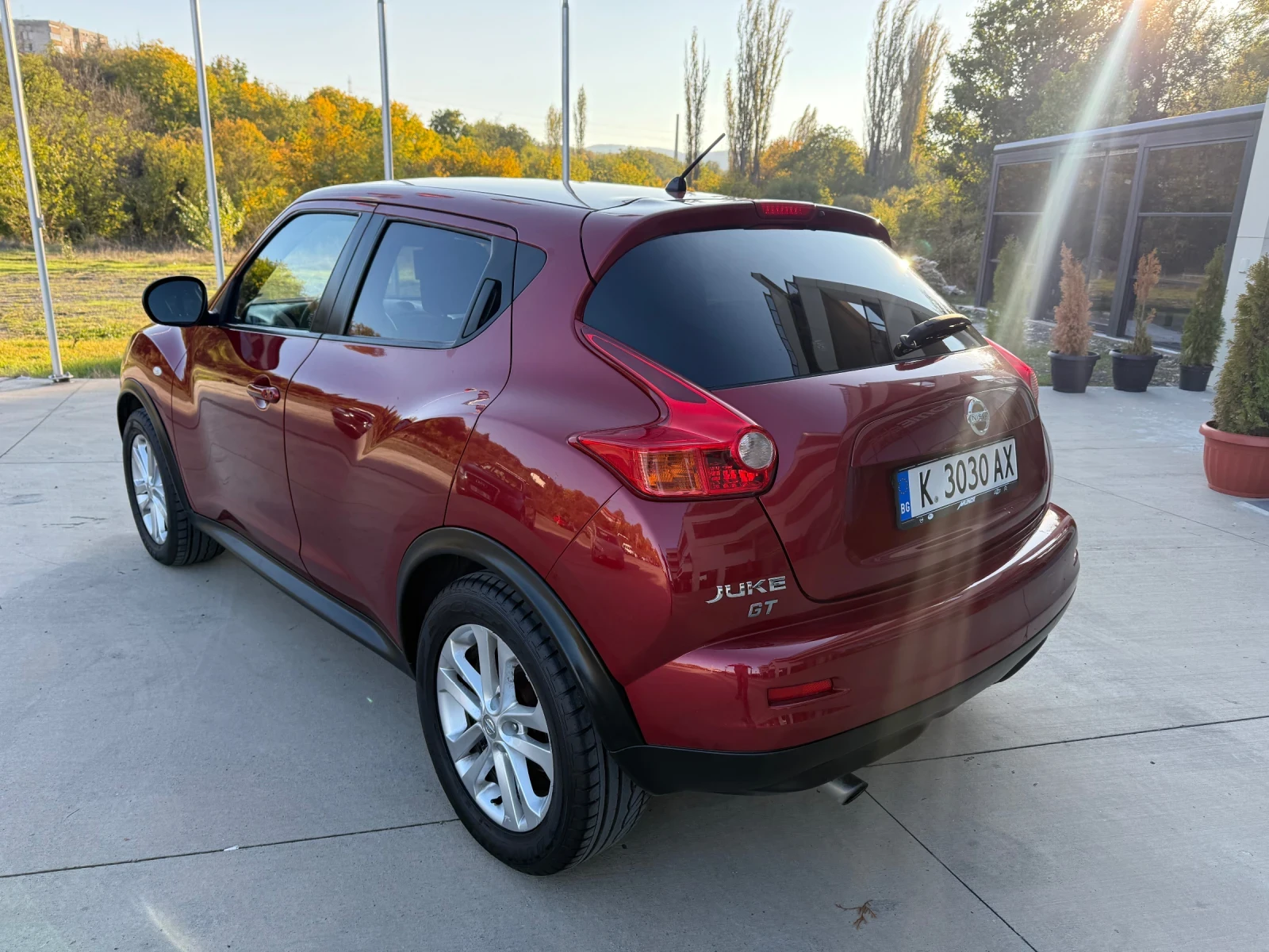 Nissan Juke 4x4/Keyless/Камера/Автоматик/1-ви Собственик - изображение 4