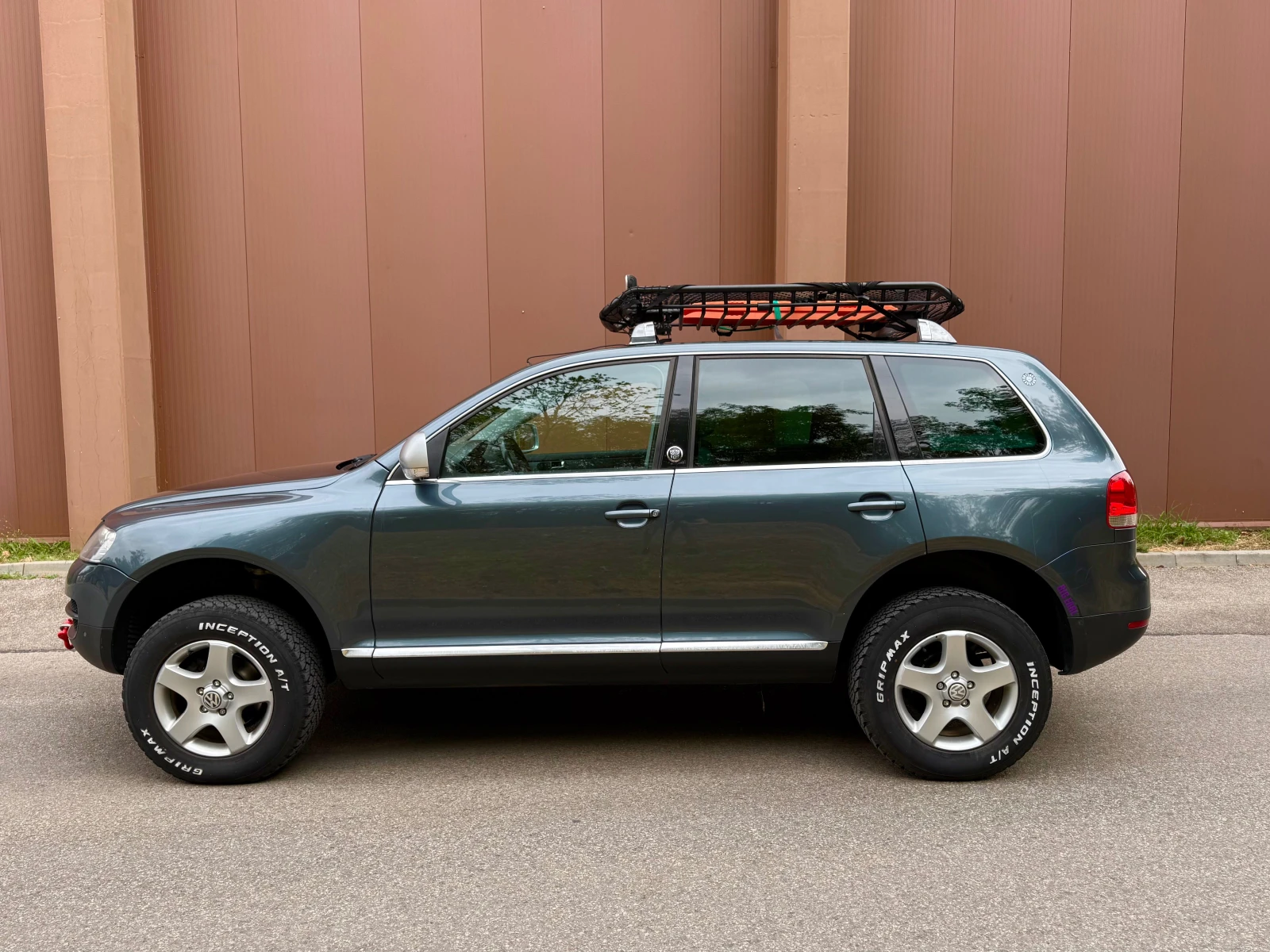 VW Touareg 2.5 TDI 4x4 | OFFROAD | ПРУЖИНИ | 6 СКОРОСТИ , снимка 2 - Автомобили и джипове - 56079806