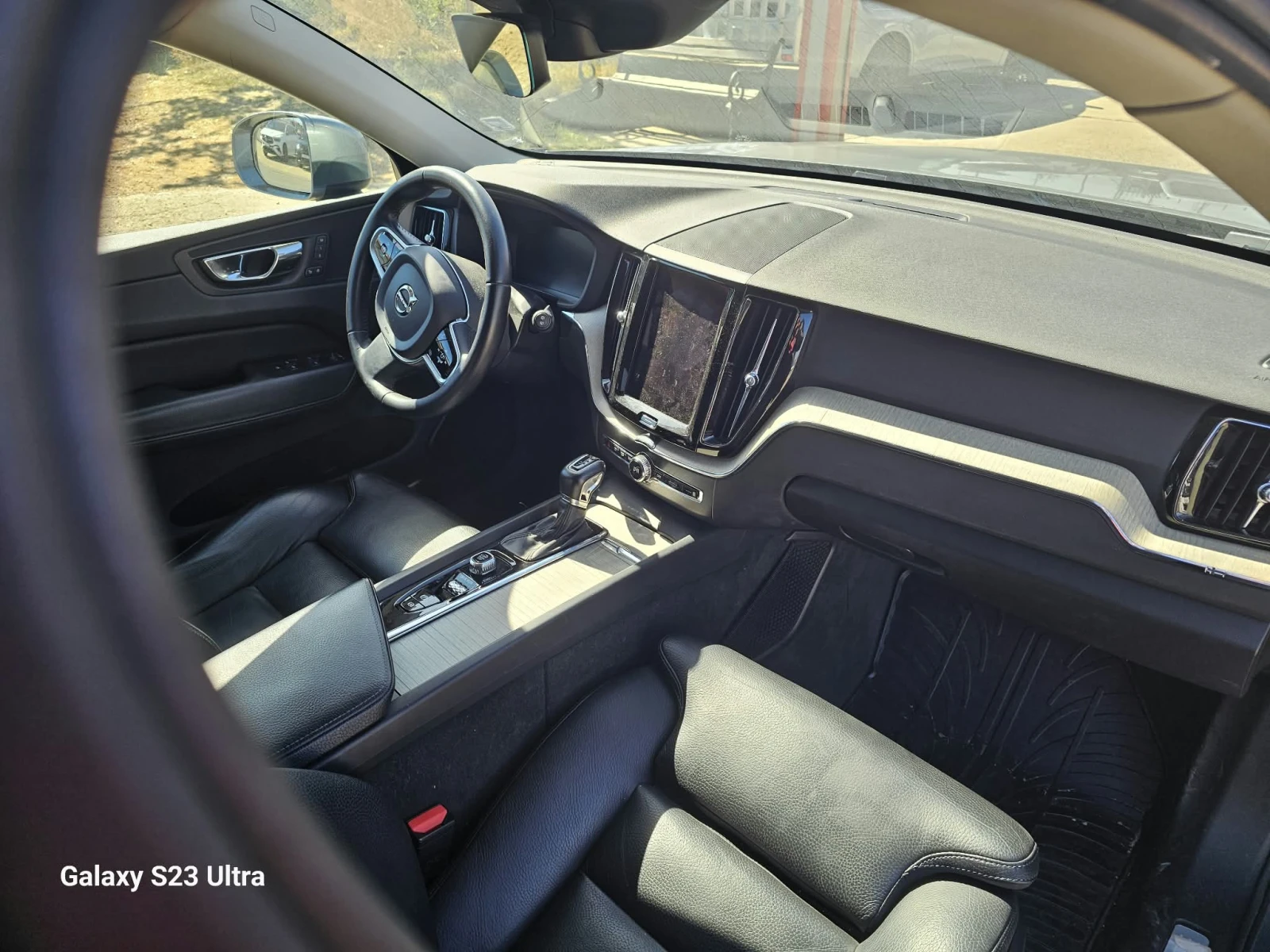 Volvo XC60 2.0 D5, снимка 10 - Автомобили и джипове - 56326571